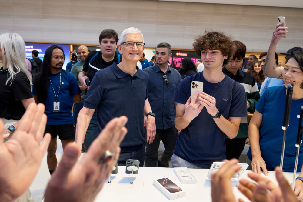 Image of Fifth Avenue New York Apple Store. Tim Cook with customers. Digital Exceptionalism